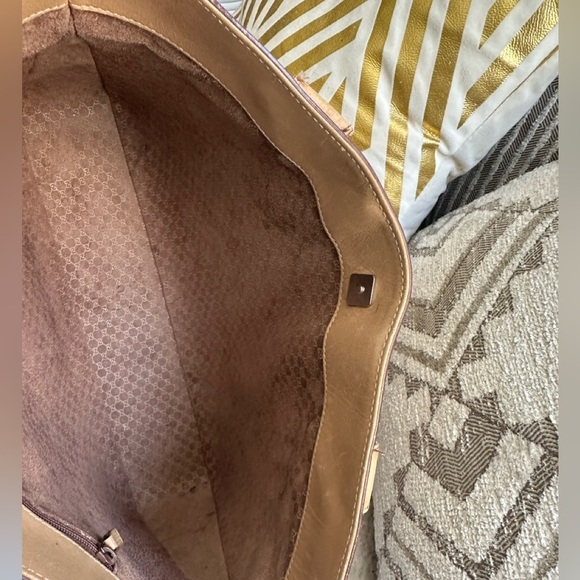 Authentic Gucci leather tote bag with handles. - Picture 6 of 10